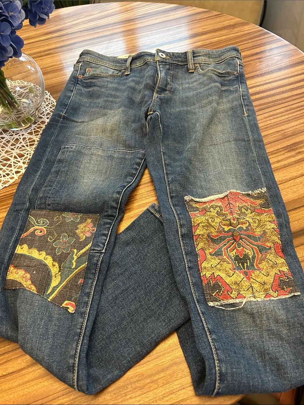 Women’s slim boyfriend Blue Denim Jeans with Decorative Patchwork